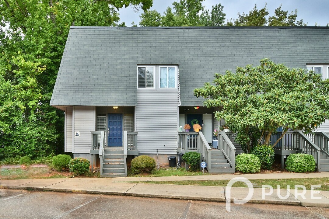 301 Harbor Heights Dr-Unit -Apt 13A in Lexington, SC - Building Photo