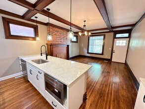 1948 Summit St in Columbus, OH - Building Photo - Building Photo