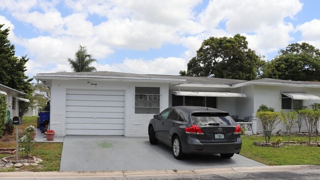1020 NW 74th Ave in Margate, FL - Building Photo - Building Photo