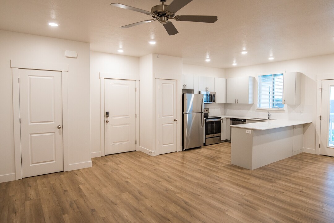 Trail Hollow Apartments in West Haven, UT - Building Photo