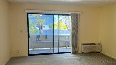 3033 Kaiser Dr, Unit C in Santa Clara, CA - Building Photo - Building Photo