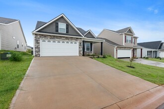 1615 Brookcroft Dr in Boiling Springs, SC - Foto de edificio - Building Photo