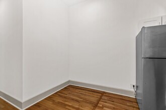 2030 N Oakley Ave in Chicago, IL - Building Photo - Building Photo