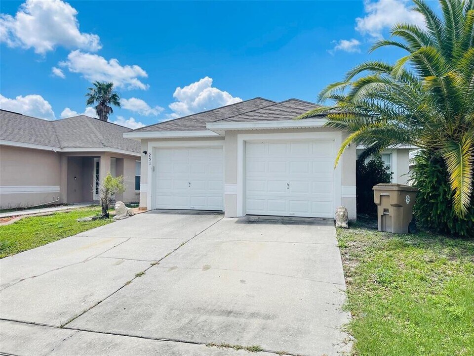 251 Owenshire Cir in Kissimmee, FL - Building Photo