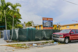 West Brickell Townhomes in Miami, FL - Building Photo - Building Photo