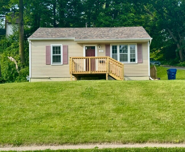 property at 1505 Kirkwood Blvd