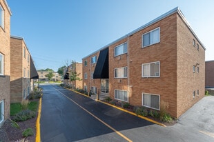 Windsor Apartments in Fairview Park, OH - Building Photo