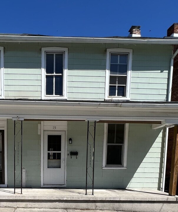 15 S Water St in Spring Grove, PA - Building Photo