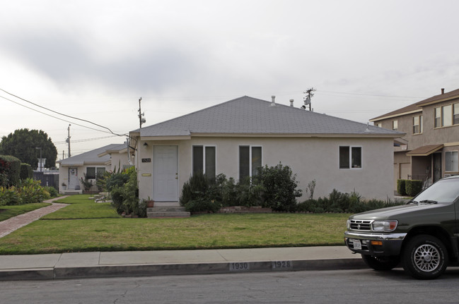 1928-1930 2nd St in San Fernando, CA - Foto de edificio - Building Photo