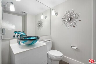 13600 Marina Pointe Dr in Marina Del Rey, CA - Building Photo - Building Photo