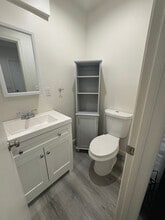 Haskell Apartments in Van Nuys, CA - Foto de edificio - Building Photo