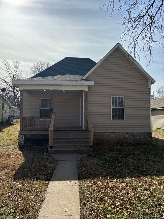 property at 830 W Scott St