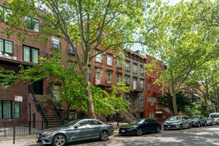 152 Hewes St in Brooklyn, NY - Building Photo