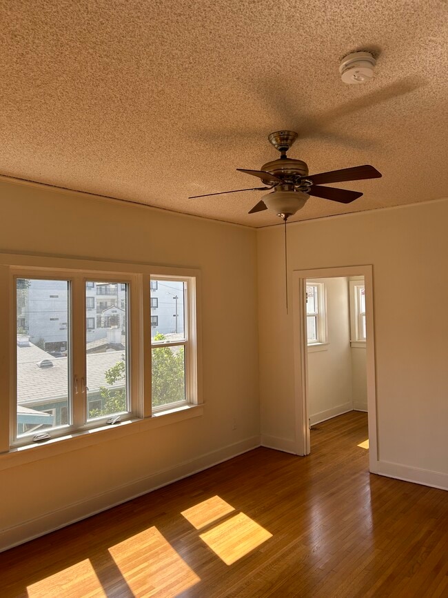1333 N Mansfield Ave, Unit 1 in Los Angeles, CA - Building Photo - Building Photo