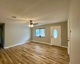 4540 Creighton Rd in Pensacola, FL - Foto de edificio - Building Photo