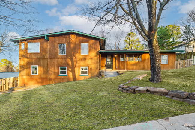 1158 N Sunset Dr in Fayetteville, AR - Building Photo - Building Photo