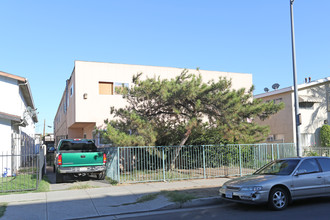 7252 Milwood Ave in Canoga Park, CA - Building Photo - Primary Photo