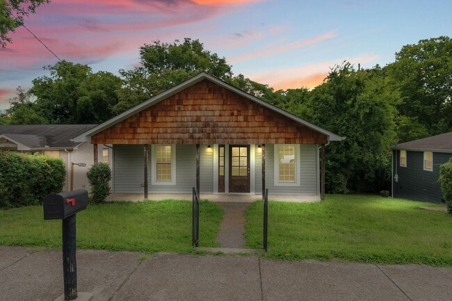 1012 42nd Ave N in Nashville, TN - Building Photo - Building Photo