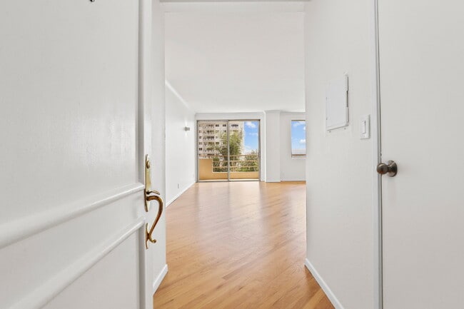 property at 1131 Alta Loma Rd