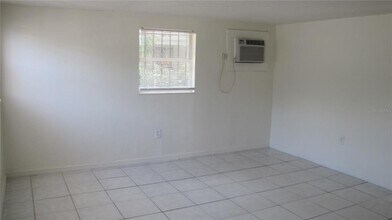 1910 W Chestnut St in Tampa, FL - Building Photo - Building Photo