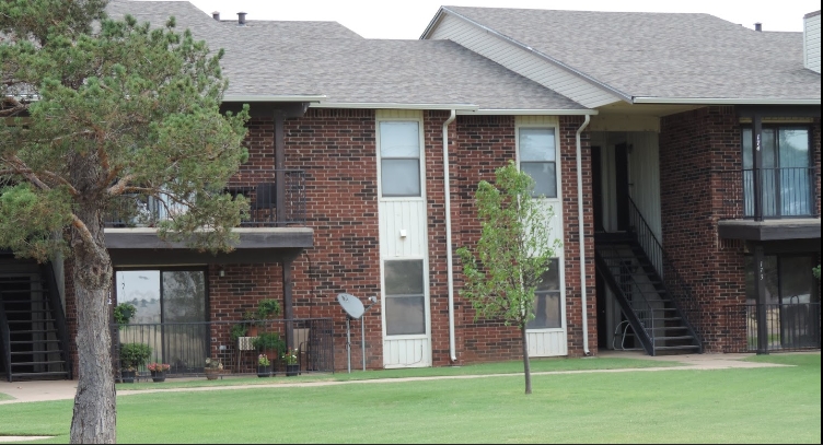 Enterprise Square Apartments in Altus, OK - Building Photo