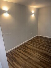 3183 Coral Lake Dr in Coral Springs, FL - Building Photo - Building Photo