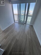 430-4430 Square One Dr in Mississauga, ON - Building Photo - Building Photo