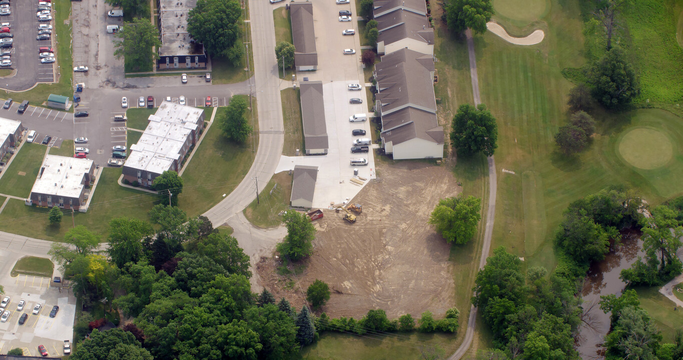 5445 Beavercrest Dr in Lorain, OH - Building Photo