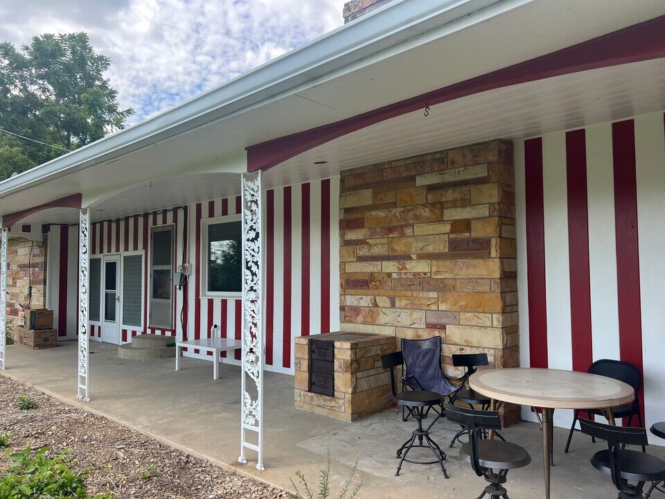1310 E Matlock Rd in Bloomington, IN - Foto de edificio