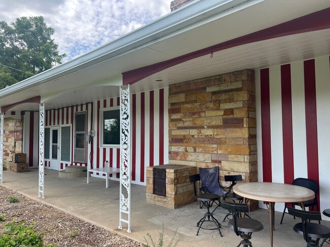 property at 1310 E Matlock Rd