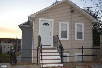 3715 Falls Rd in Baltimore, MD - Building Photo - Building Photo