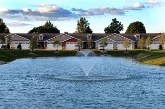 Redwood Delta Township in Lansing, MI - Foto de edificio - Building Photo