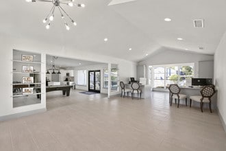 The View at Lake Highlands in Dallas, TX - Foto de edificio - Building Photo