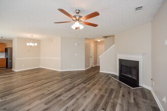 577 Arbor Ridge Dr in Stone Mountain, GA - Foto de edificio - Building Photo