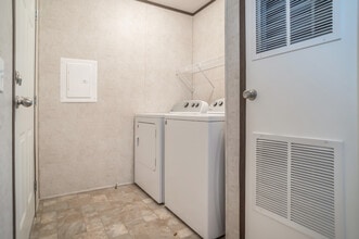 2458 E Birch Dr in Kawkawlin, MI - Building Photo - Building Photo