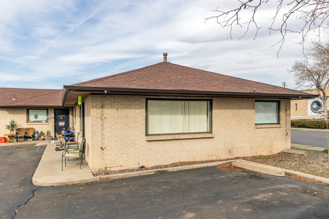 1597 Reed St in Lakewood, CO - Foto de edificio - Building Photo