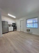 320 NE 13th Ave in Boynton Beach, FL - Building Photo - Building Photo