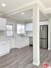 604 E Windsor Rd, Unit 302 in Glendale, CA - Building Photo - Building Photo