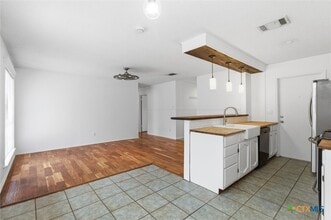 1917 Nevada St in San Marcos, TX - Building Photo - Building Photo