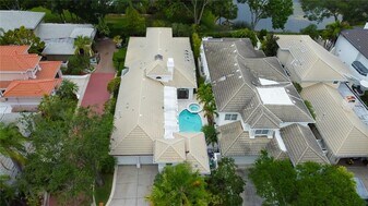 905 Mooring Cir in Tampa, FL - Building Photo
