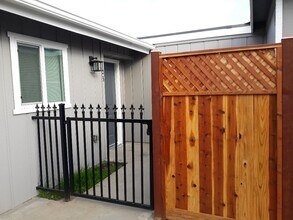 6266 N Fresno St in Fresno, CA - Building Photo - Building Photo