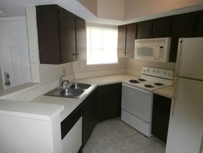 1956 Lake Atriums Cir-Unit -144 in Orlando, FL - Foto de edificio - Building Photo