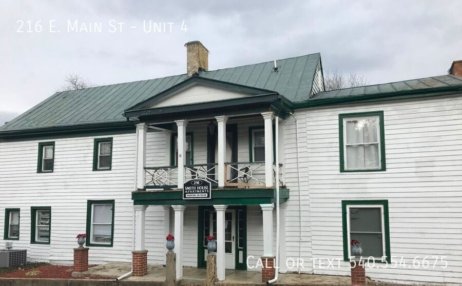 216 E Main St in Fincastle, VA - Building Photo