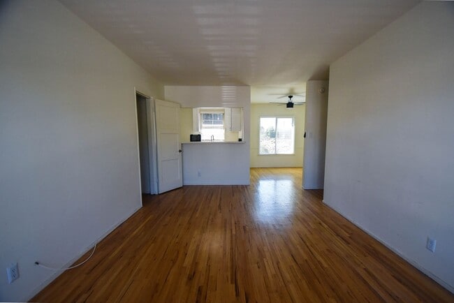 5654 Camellia Ave, Unit 11488 03 in Los Angeles, CA - Building Photo - Building Photo