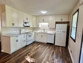 1300 NW 6th Terrace in Blue Springs, MO - Building Photo - Building Photo