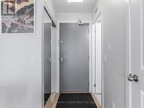 8 Fieldway Rd in Toronto, ON - Building Photo - Building Photo