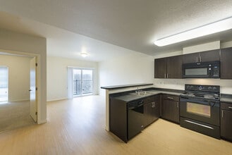 University Station Senior in Denver, CO - Foto de edificio - Building Photo