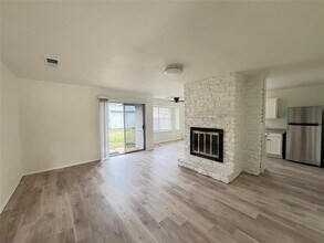 1700 W Mesa Park Dr in Round Rock, TX - Building Photo - Building Photo