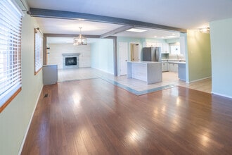 426 Pruitt Ave in White Rock, NM - Building Photo - Building Photo