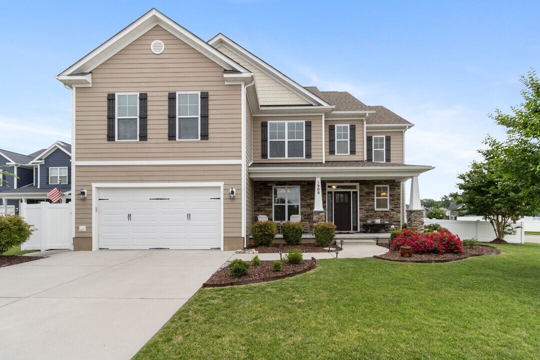 1909 Ferguson Lp in Chesapeake, VA - Building Photo